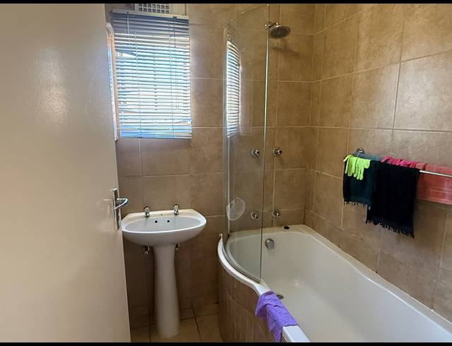 2 BEDROOM HOUSE FOR SALE IN THATCH HILL ESTATE